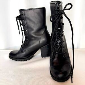 Women’s Black Sketchers Boots - Size 7 1/2